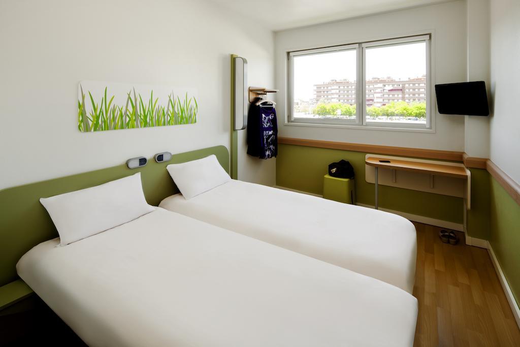 Ibis Budget Madrid Centro Las Ventas Стая снимка